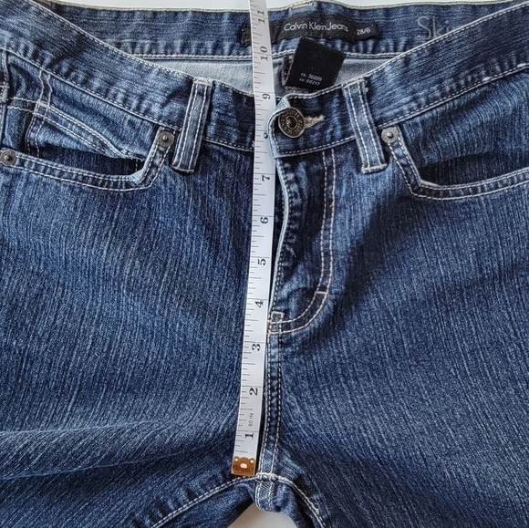 EUC Calvin Klein Darker Wash Jeans Size 28/6 - Picture 7 of 8